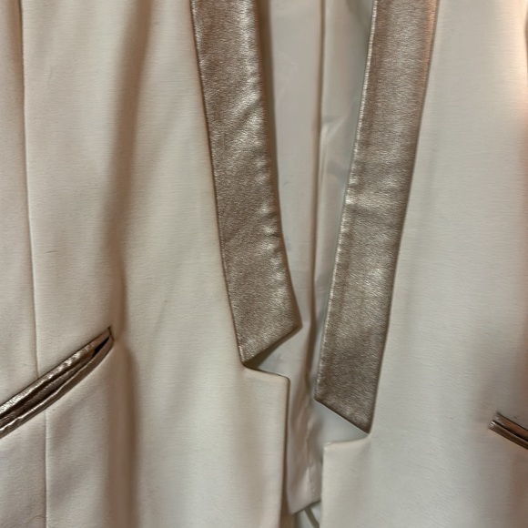 Gorgeous cream and gold tuxedo style blazer - Picture 2 of 7